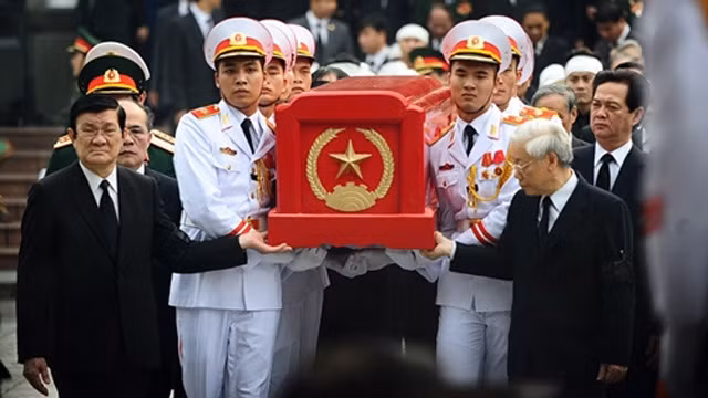 党、国家领导人送别武元甲大将。