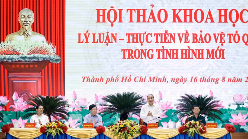 国家主席阮春福发言。