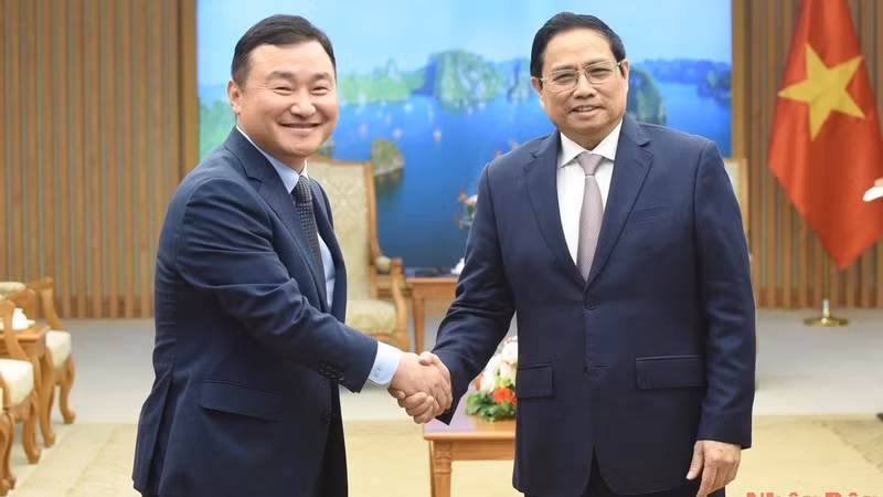 范明正总理会见韩国三星电子总裁卢泰文。（陈海 摄）