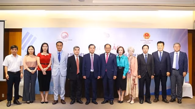 双方代表合影。