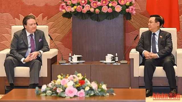 越南国会主席王廷惠会见美国驻越大使。