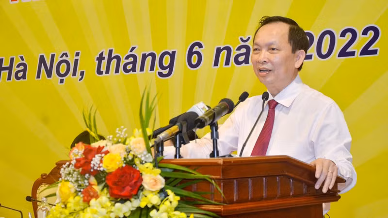 越南国家银行副行长陶明秀发表讲话。