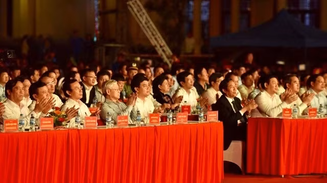 出席“桩盆传奇” 艺术交流会的各位代表。