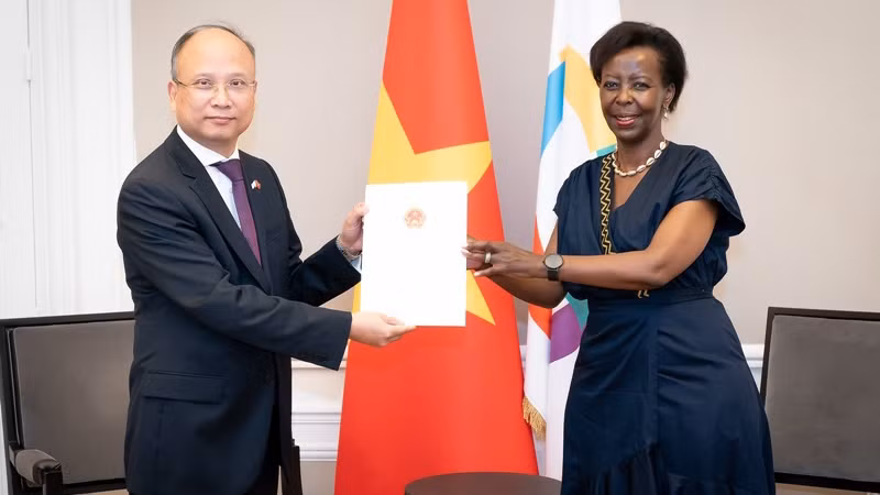 全胜大使向法语国家组织秘书长递交国书。