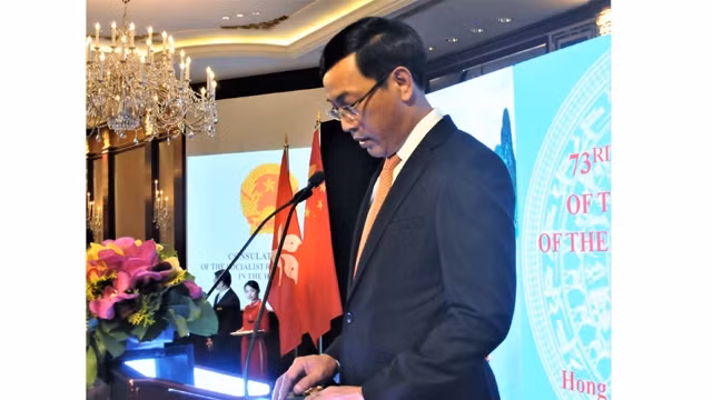 越南驻中国香港和澳门总领事陈青勋发表讲话。（图片来源：越通社）