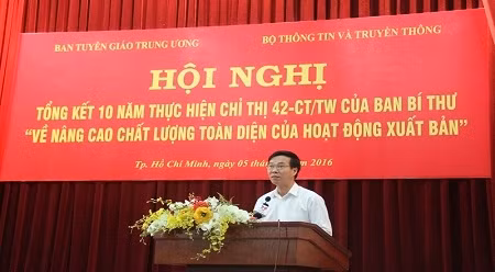 武文赏同志在会上发表讲话。