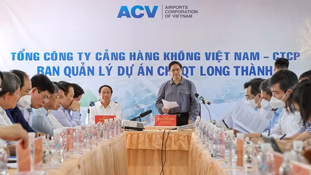 范明正总理与龙城国际航空港建设项目有关单位举行工作会谈。