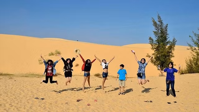 附图。