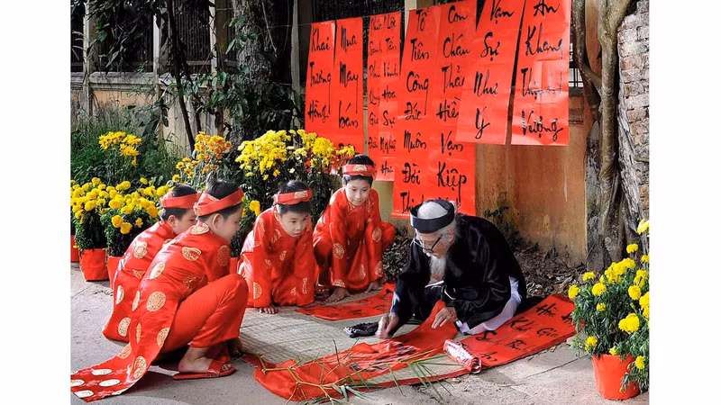 新春送字求字习俗——越南优良的传统文化。
