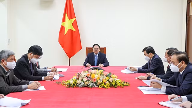越南政府总理范明正同中国国务院总理李克强通电话。