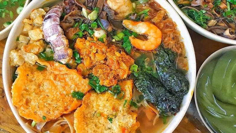 海防特色美食—蟹汤粉。