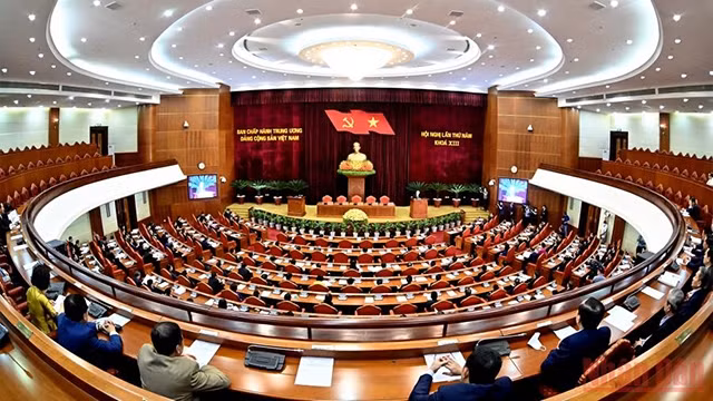 越共中央总书记阮富仲在会上致闭幕词。（登科 摄）