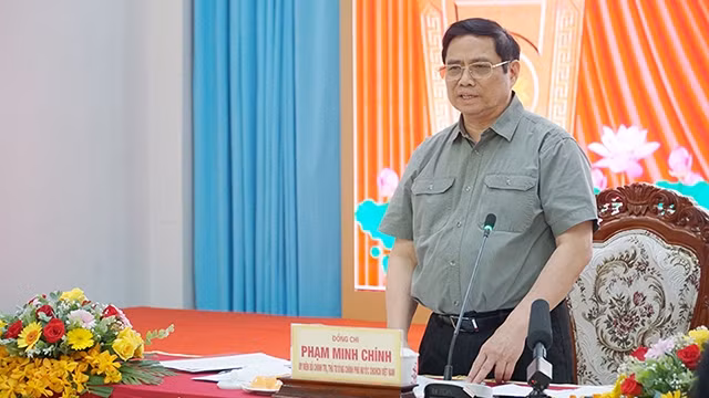 范明正总理在会上发言。