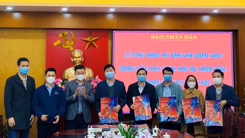 向各单位赠送《人民报》春节特刊。