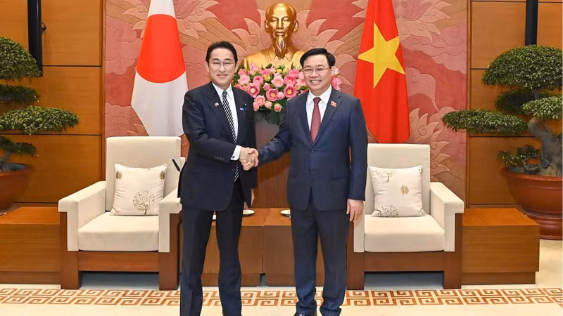 越南国会主席王廷惠会见日本首相岸田文雄。