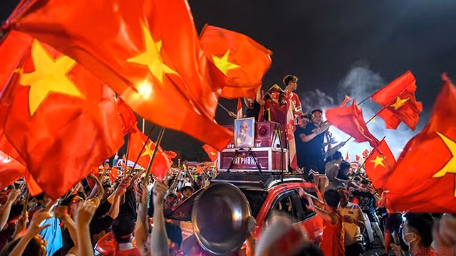 首都河内市民庆祝越南U23足球队的胜利。（图片来源：成达 摄）