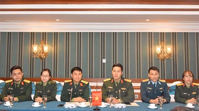 出席活动的越方军官。（图片来源：人民军队报）