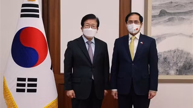 越南外交部长裴青山会见韩国国会议长朴炳锡。（图片来源：越通社）