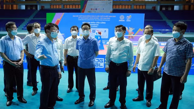 武德儋副总理视察北江省第31届东运会羽毛球比赛的准备工作。