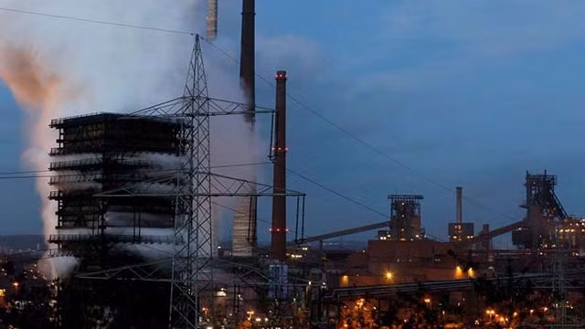 附图：德国杜伊斯堡的蒂森克虏伯钢铁欧洲工厂2020年1月7日全景。 （图片来源：路透社）