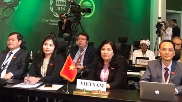 出席大会的越南国会代表团。