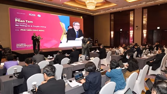 固定和移动宽带研讨会以“第五代移动通信（5G）和宽带设施的发展助力推进越南数字化转型”为题。