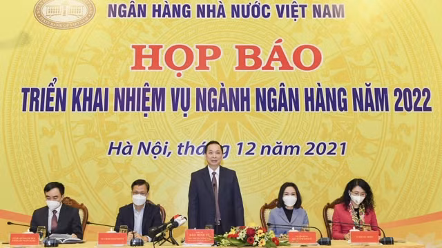 越南国家银行常务副行长陶明秀在会上发言。