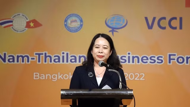 国家副主席武氏映春在会上讲话。