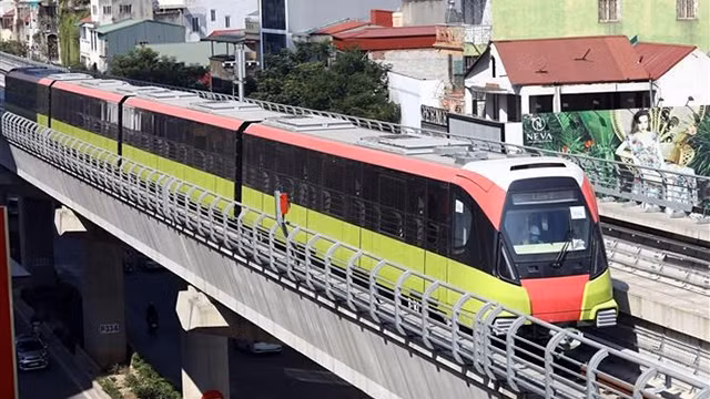 河内市呠至河内火车站轻轨列车试运。（图片来源：越通社、前锋报》