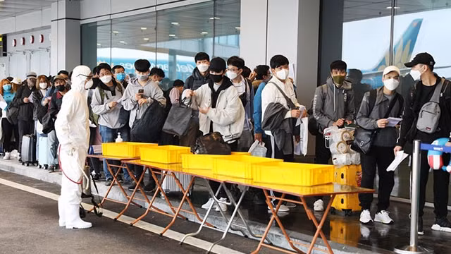 附图。