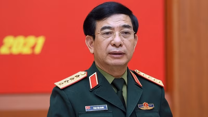 国防部部长潘文江大将。