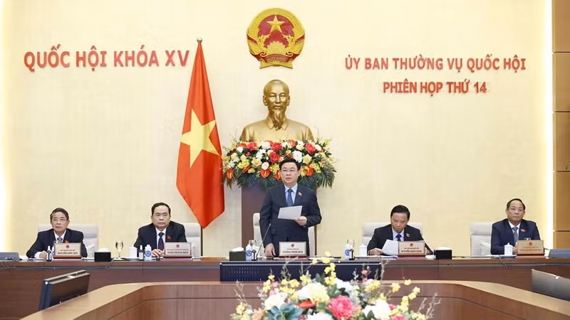国会主席王廷惠主持会议。（图片来源：越通社）