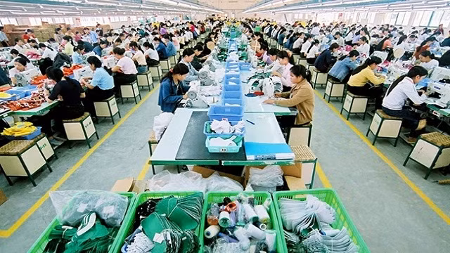 中国台湾姊春有限责任公司的生产线。（伯勇 摄）