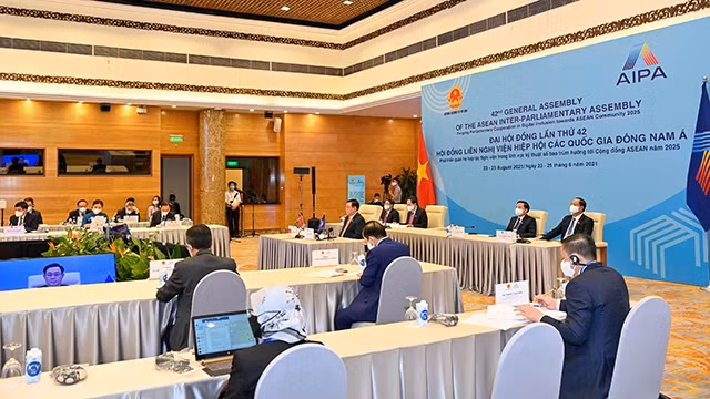 第42届东盟议会联盟大会在河内分场场景。（图片来源：维灵 摄）
