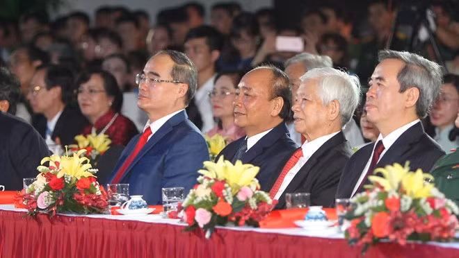 各位领导出席活动。（图片来源：越通社）