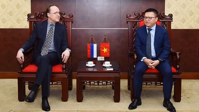 黎国明总编辑会见根纳季·贝兹德科。