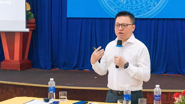 黎国明同志在会上作“新闻数字化转型”专题报告。