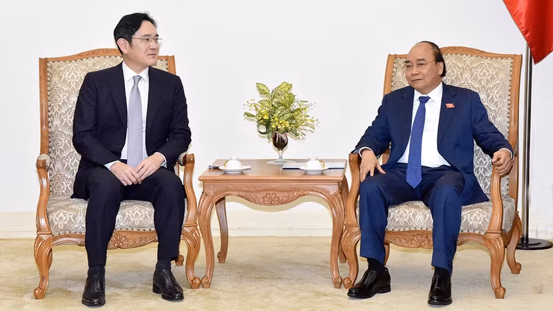 阮春福总理会见三星集团副总裁李在镕。（陈海 摄）
