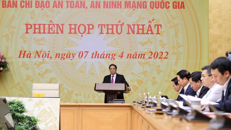 越南政府总理、国家网络安全指导委员会主任范明正主持召开会议。
