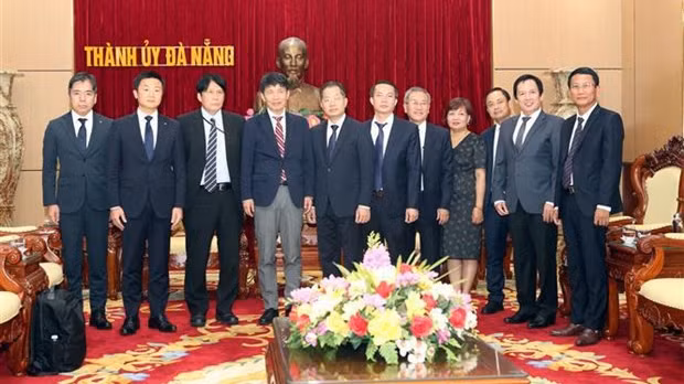 双方代表合影。