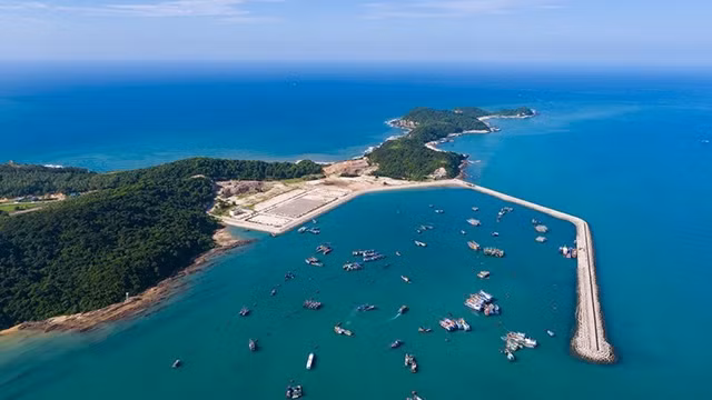 姑苏是广宁省东北部的边境岛县，总面积46.2平方公里，约有50座大小不同的岛屿。