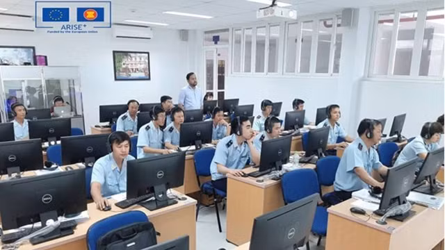 越南海关人员参加关于东盟海关过境系统培训班。