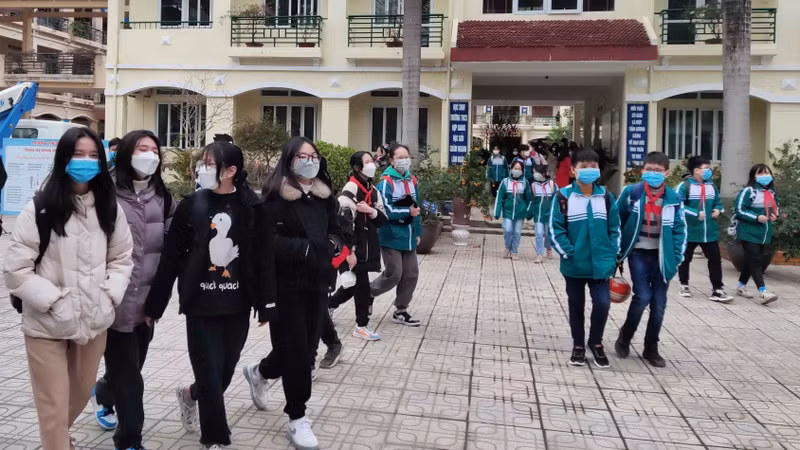 越南正在积极实施让全国各级学生返校的计划。