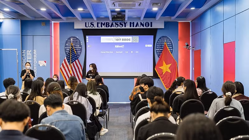 在河内美国中心举行的青年活动。（图片来源：美国驻越大使馆）
