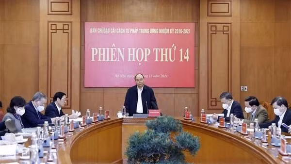 越南国家主席阮春福主持召开中央司法改革指导委员会第14次会议。