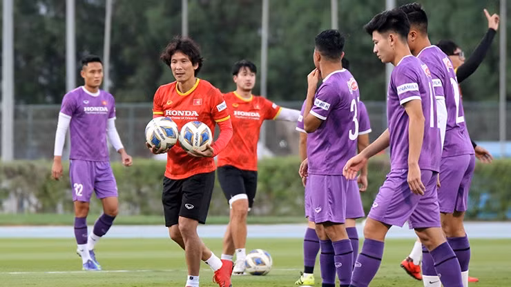 亚足联公布参加U23亚洲杯决赛圈的越南U23名单。