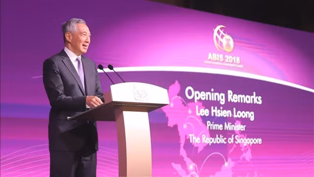 新加坡总理李显龙在会上致开幕词。