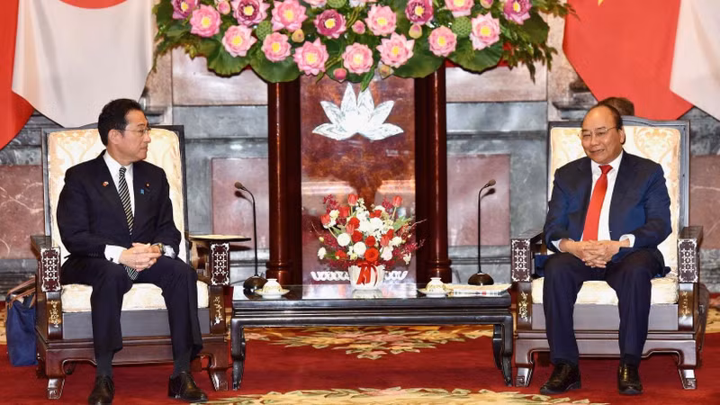 越南国家主席阮春福会见日本首相岸田文雄。（陈海 摄）