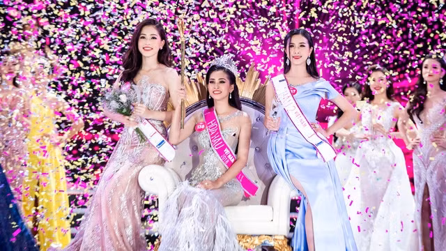 2018年越南小姐选美大赛：广南省佳丽陈小薇摘得桂冠。