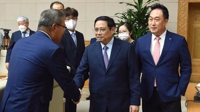 范明正总理和在越南的韩国企业组织、协会代表。